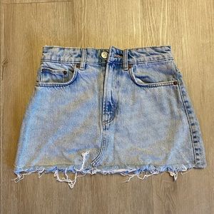 Zara jean mini skirt. Size xs/ “32”.